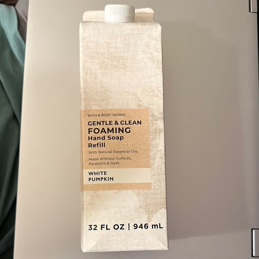 Bath & Body Works White Foaming Hand Soap Refill